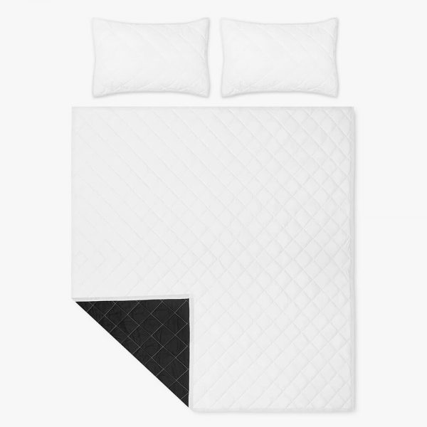 Pure white quilt cover and pillow