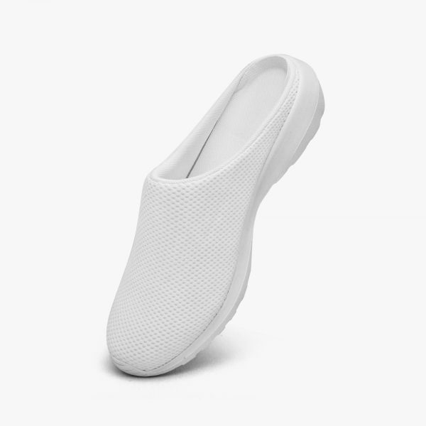 A white home breathable slippers