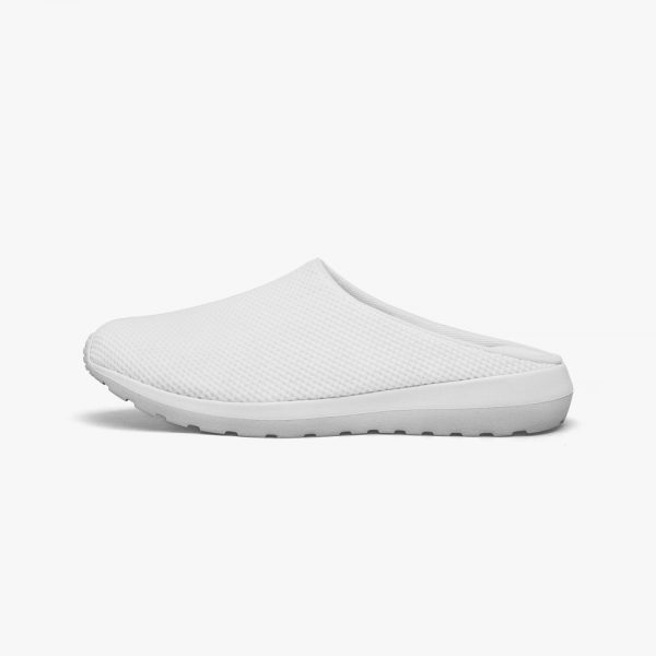 A white home breathable slippers