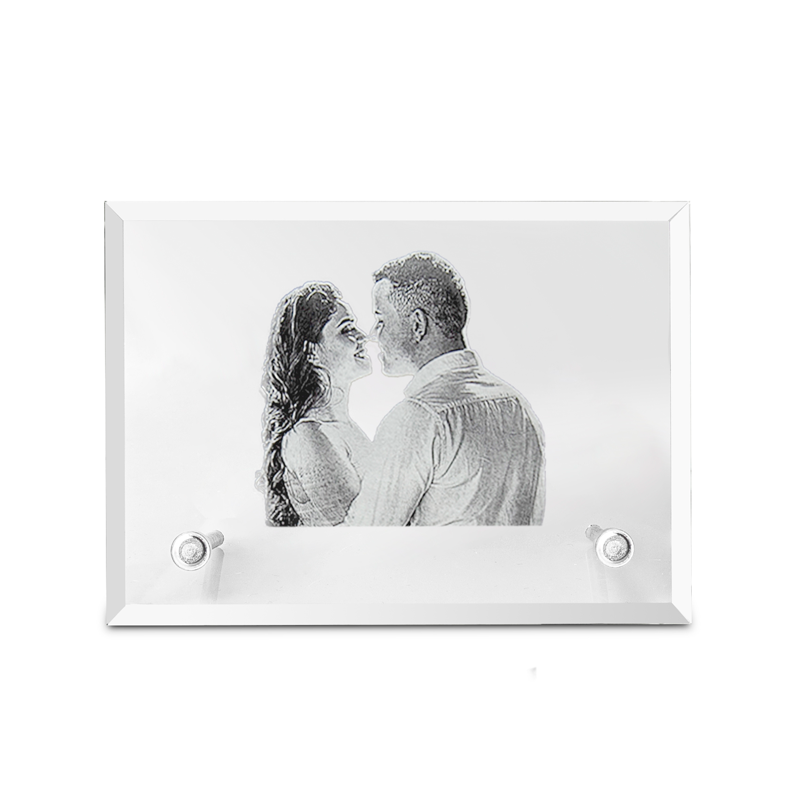 A customizable crystal photo frame features a picture of a couple